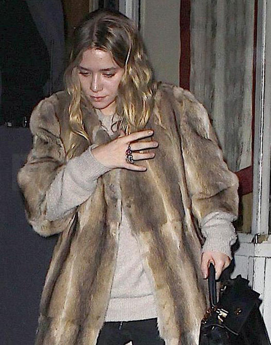 Pictures of Ashley Olsen Bundling Up in NYC For a Date With Justin Bartha Pictures of Ashley Olsen Bundling Up in NYC For a Date With Justin Bartha