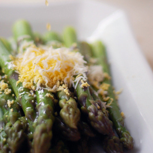 Asparagus With Grated Egg and Vinaigrette Asparagus With Grated Egg and Vinaigrette