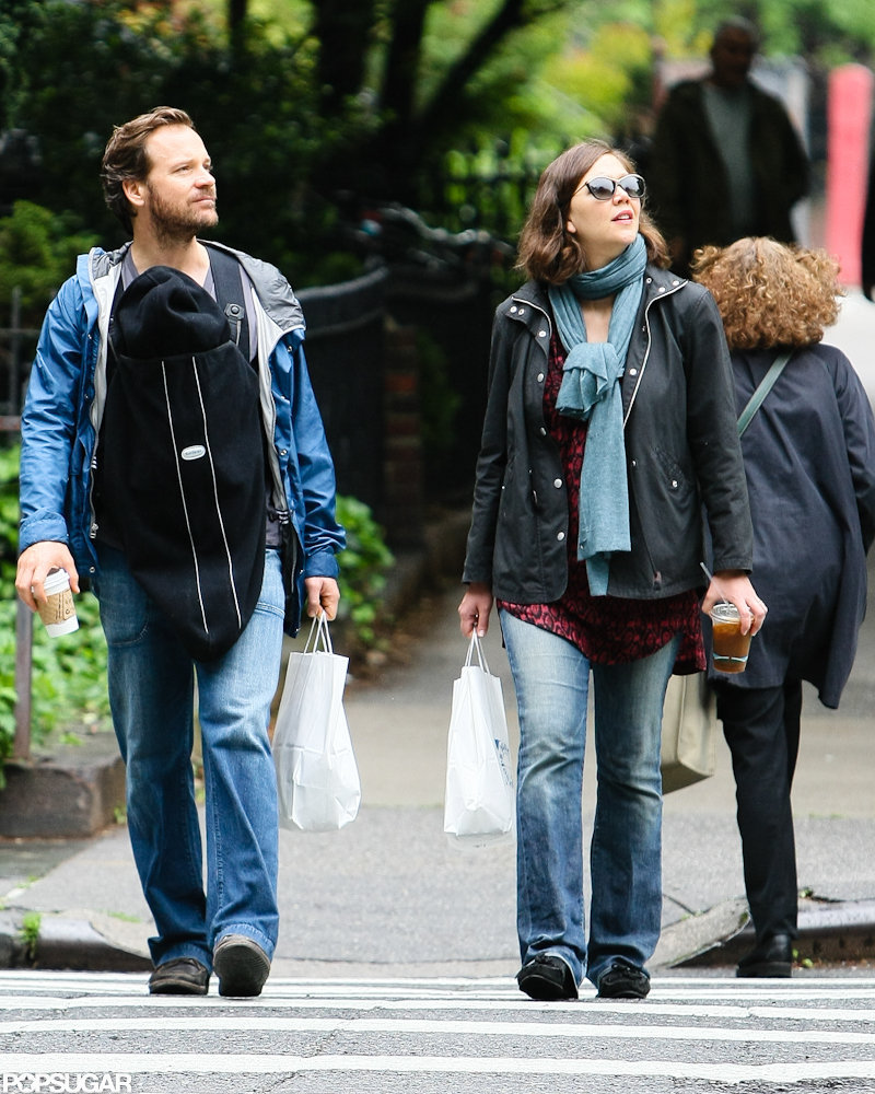 Peter Sarsgaard Maggie Gyllenhaal Pictures With Daughters 