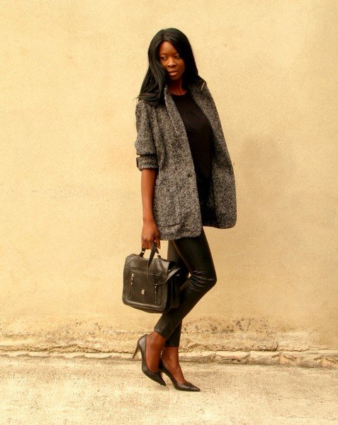 This tweedy, oversize coat practically makes the whole outfit — a cool, menswear counter to black skinnies, a posh bag, and pointy-toe pumps.
Source: Lookbook.nu
This tweedy, oversize coat practically makes the whole outfit — a cool, menswear counter to black skinnies, a posh bag, and pointy-toe pumps.
Source: Lookbook.nu