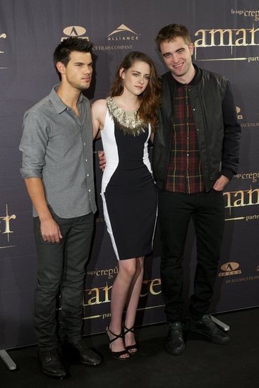 Taylor Lautner, Kristen Stewart and Robert Pattinson posed for photos at the Breaking Dawn — Part 2 photo call in Madrid. Taylor Lautner, Kristen Stewart and Robert Pattinson posed for photos at the Breaking Dawn — Part 2 photo call in Madrid.