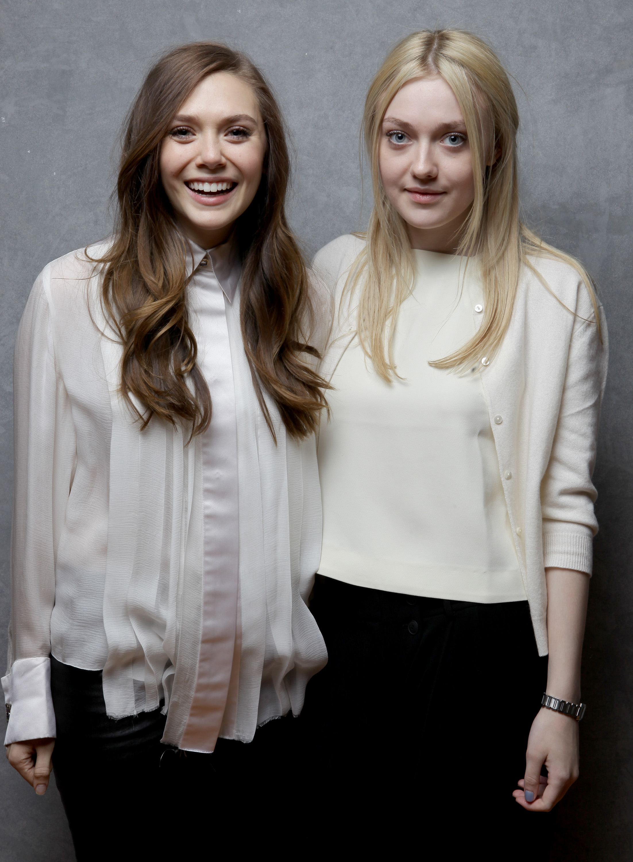 Elizabeth Olsen And Dakota Fanning — Pretty Ladies Of Very Good Girls Check Out The Cute Cast 4793
