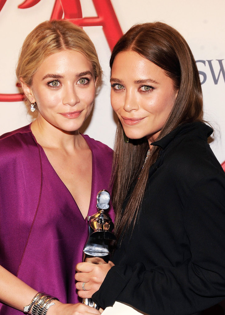By the 2012 CFDA Awards, Mary-Kate was back to darkened hair. This time she went for a straightened look, while Ashley went for a textured updo.
By the 2012 CFDA Awards, Mary-Kate was back to darkened hair. This time she went for a straightened look, while Ashley went for a textured updo.