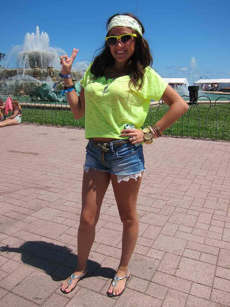 One nice thing about neon? It makes you easy to spot in a crowd! We saw Jessica from a distance thanks in no small part to her coordinated lime-green top and sunglasses.
One nice thing about neon? It makes you easy to spot in a crowd! We saw Jessica from a distance thanks in no small part to her coordinated lime-green top and sunglasses.