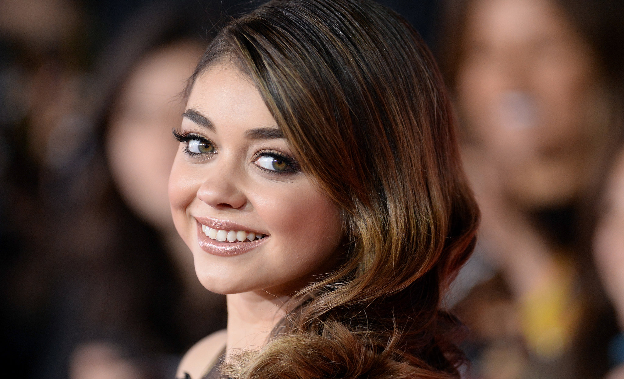 Sarah Hyland Showed Off Her Beautiful Smile The Catching Fire Cast 