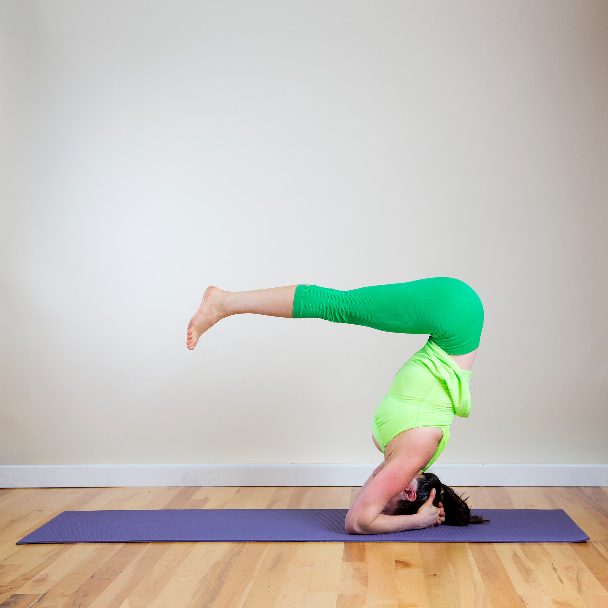 Headstand B Feel Stronger And Sexier With This Arm Sculpting Yoga Sequence Popsugar Fitness 