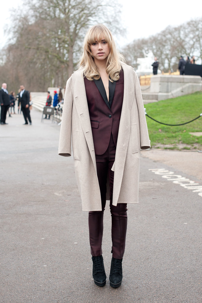 Suki Waterhouse is just another example of why it's all about the suit.
Suki Waterhouse is just another example of why it's all about the suit.
