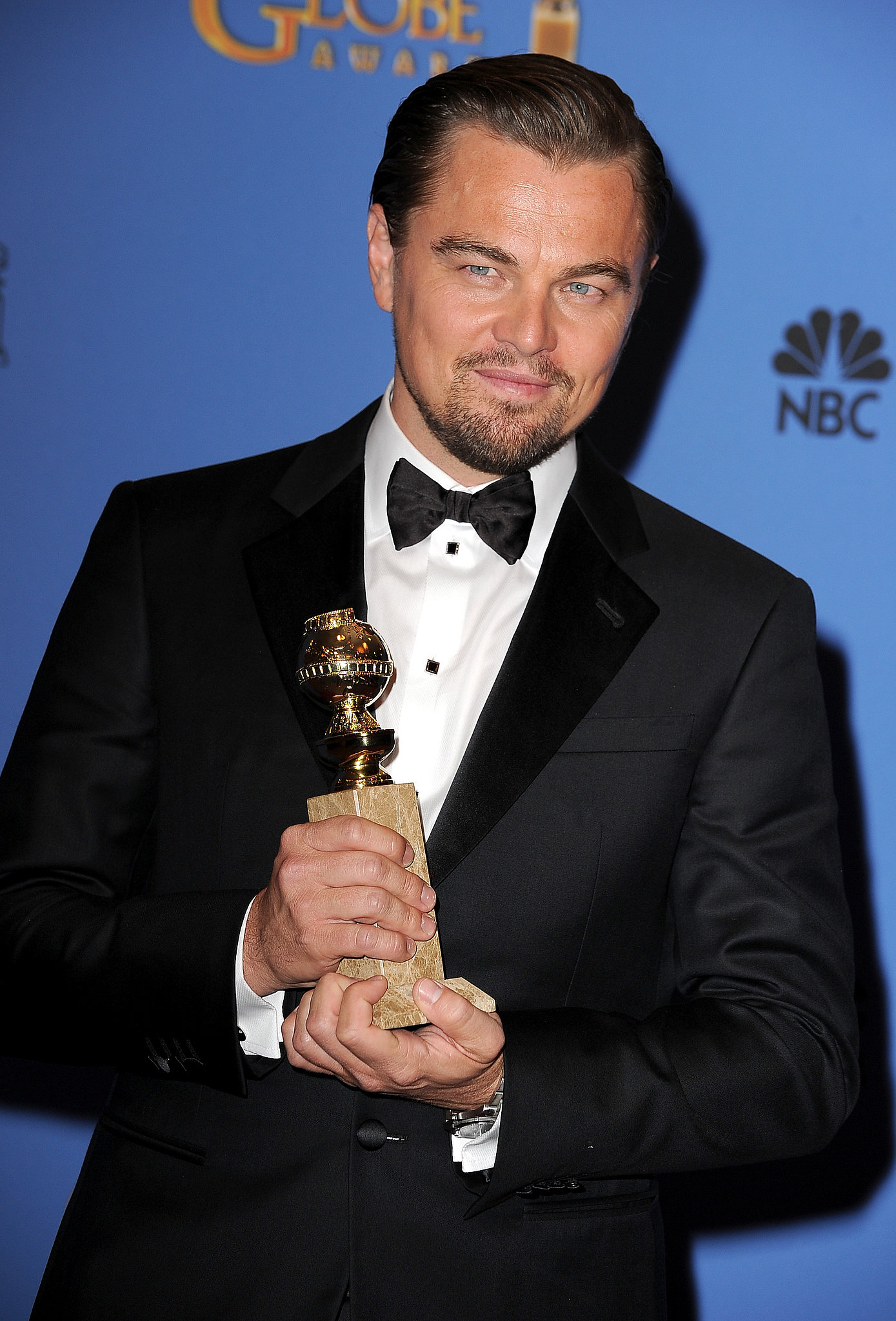 Leonardo Dicaprio Looked Sincerely Happy With His Golden Globe Omg I Won Stars Pose With 