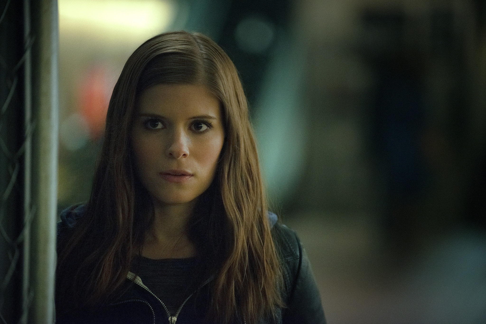 Zoe Barnes (Kate Mara) returns to stir up trouble on House of Cards. Get a Peek of House of