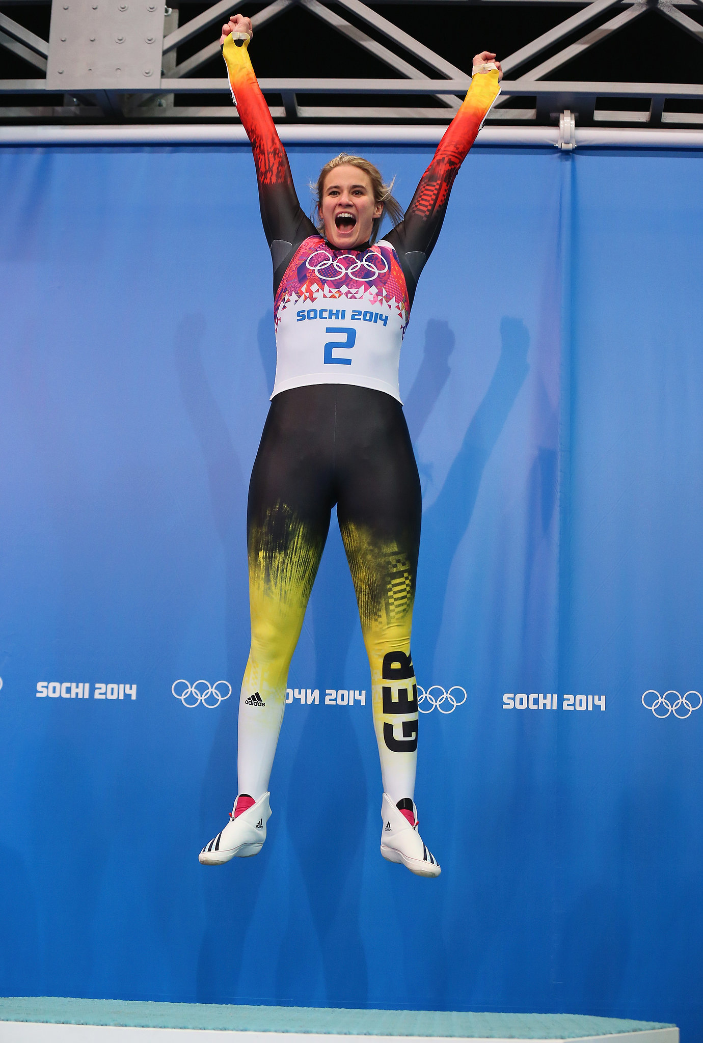 Woman Jumps Bridge - las0zg2