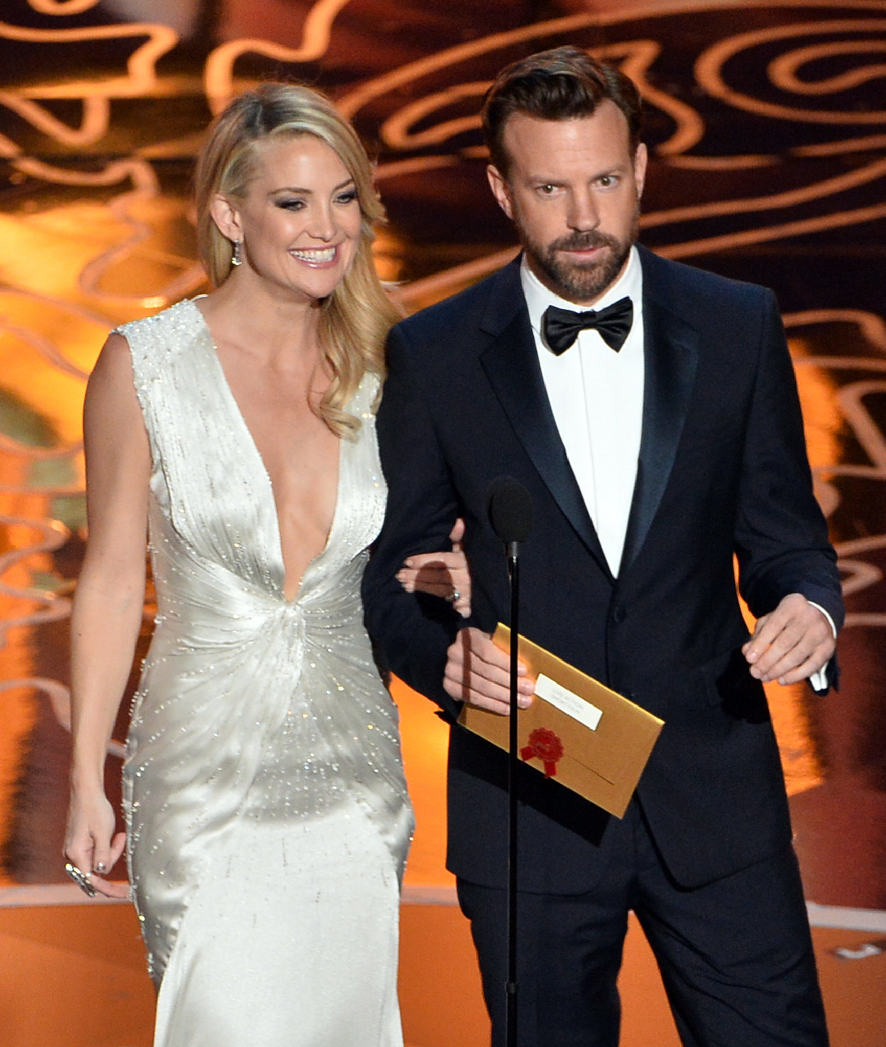 Kate Hudson and Jason Sudeikis walked arm in arm. All the Pictures