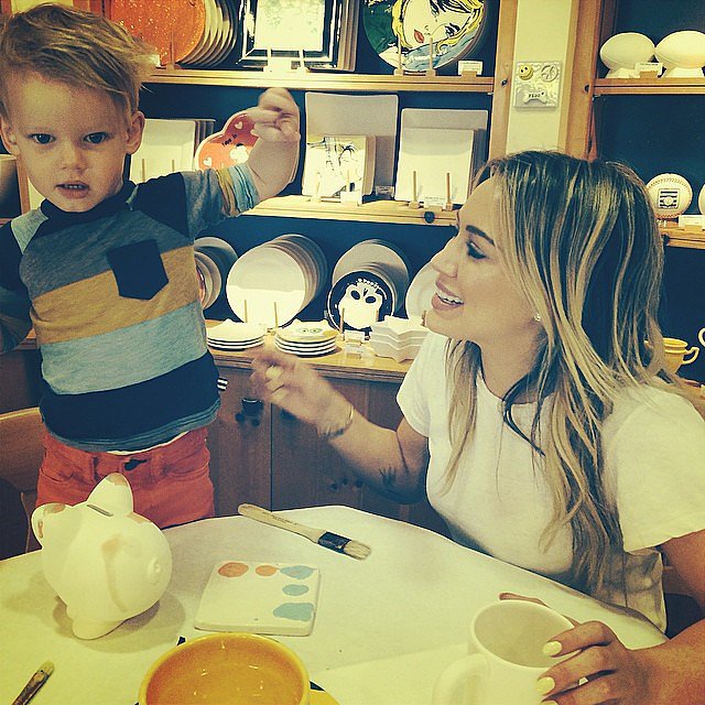 Hilary Duff went to a pottery-painting shop with her son, Luca.
Source: Instagram user hilaryduff
Hilary Duff went to a pottery-painting shop with her son, Luca.
Source: Instagram user hilaryduff