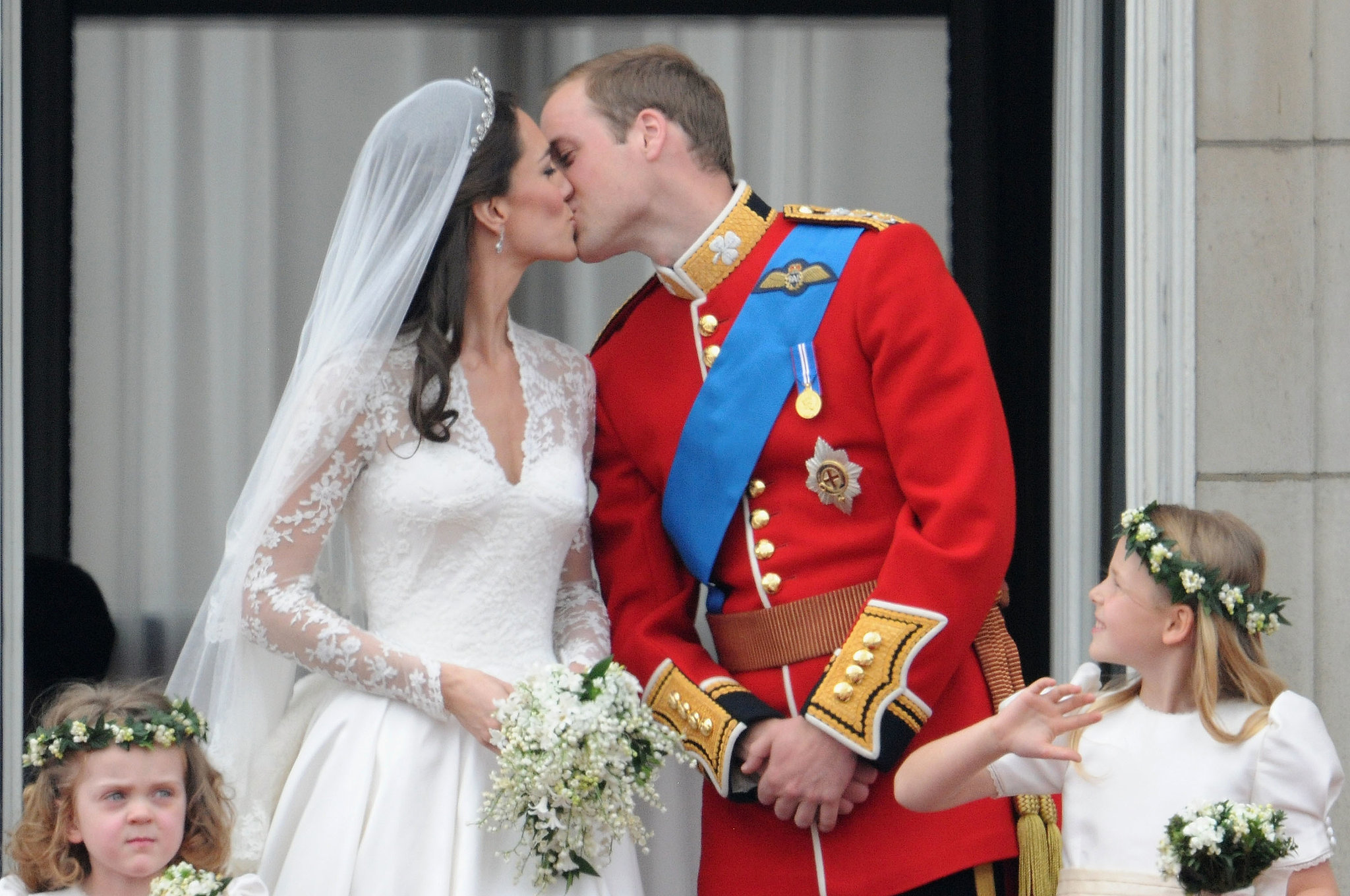 Kate Middleton And Prince William Kiss