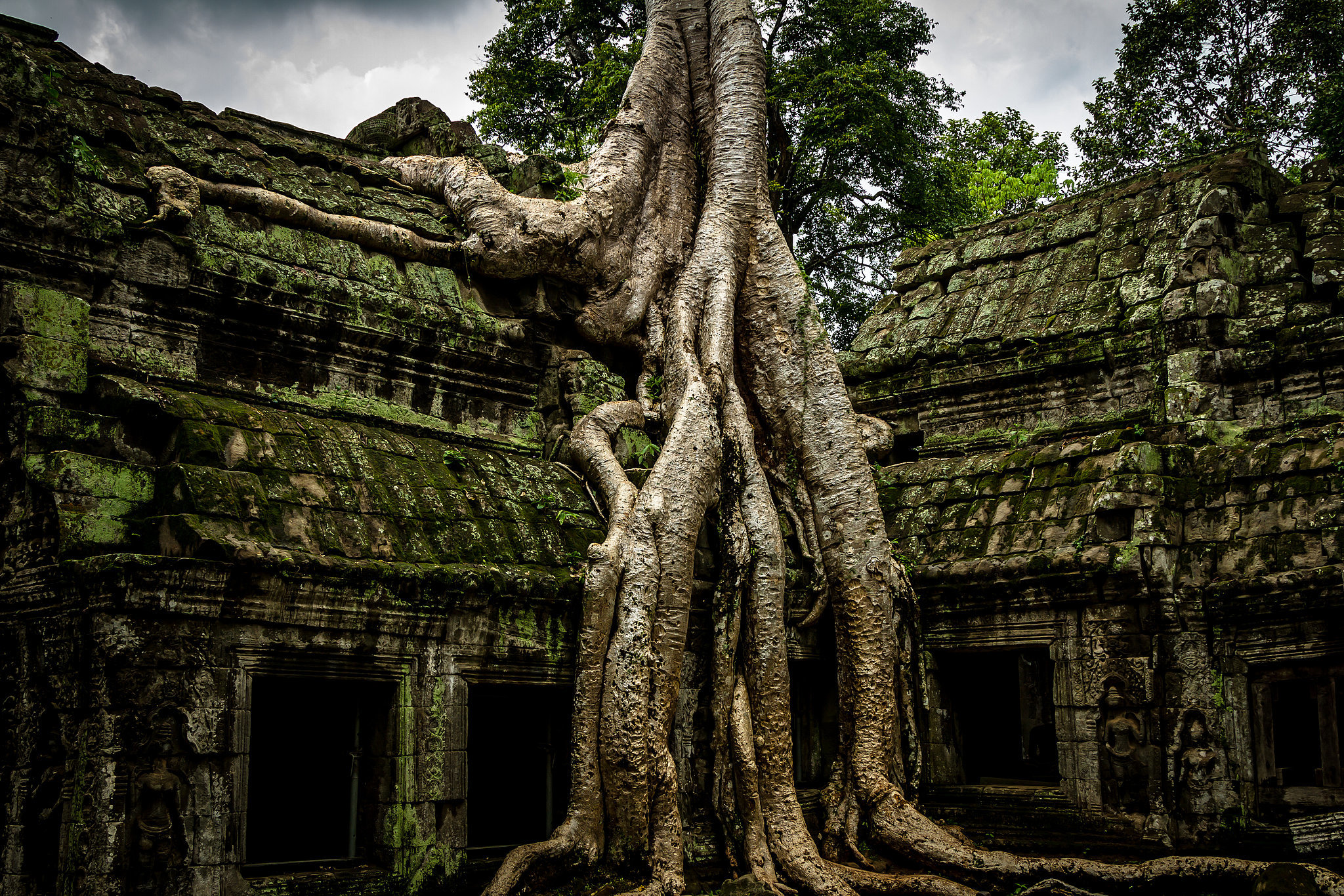 http://media2.popsugar-assets.com/files/2014/05/15/815/n/1922441/2f349fe81561a62d_shutterstock_112414991.xxxlarge_2x/i/Angkor-Wat-Cambodia.jpg