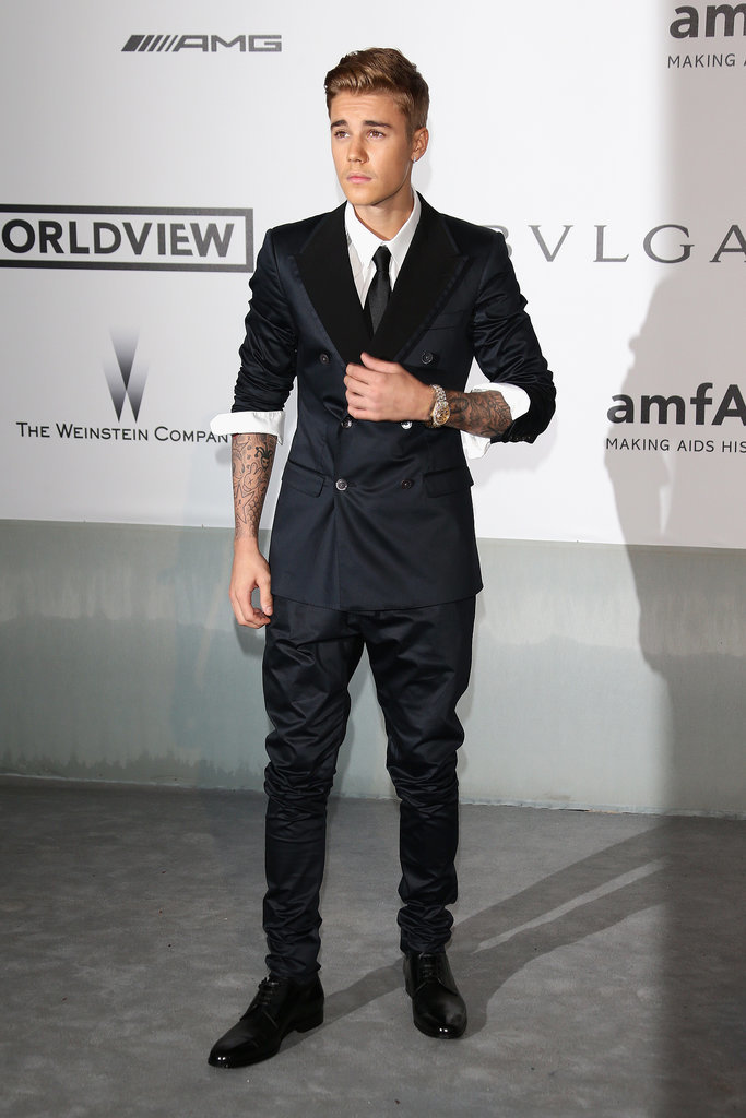 Justin Bieber wore a modern suit to the amfAR gala.
Justin Bieber wore a modern suit to the amfAR gala.