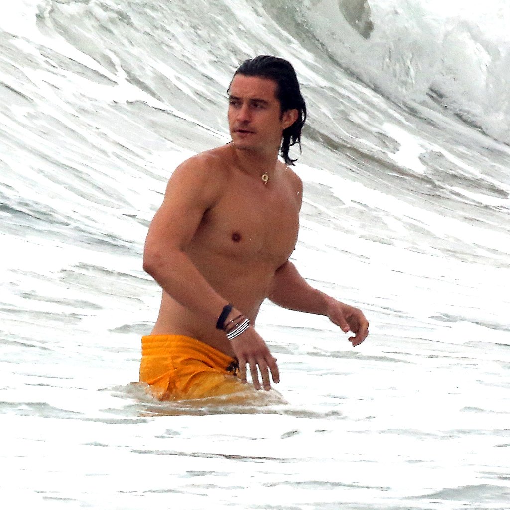 Orlando Bloom Shirtless In The Ocean Pictures POPSUGAR Celebrity