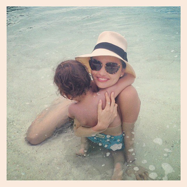 Miranda Kerr cuddled up with her son, Flynn, in the water.
Source: Instagram user mirandakerr
Miranda Kerr cuddled up with her son, Flynn, in the water.
Source: Instagram user mirandakerr