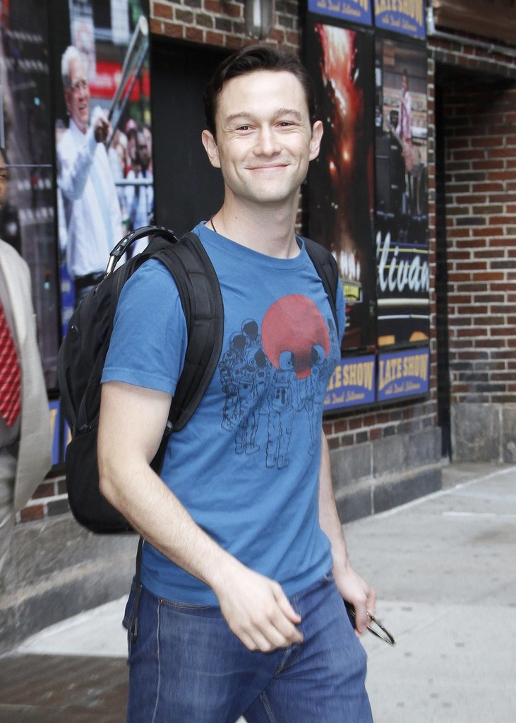 Joseph Gordon-Levitt opted for a casual look — complete with a backpack! — after his appearance on the Late Show With David Letterman in NYC on Tuesday.
Joseph Gordon-Levitt opted for a casual look — complete with a backpack! — after his appearance on the Late Show With David Letterman in NYC on Tuesday.