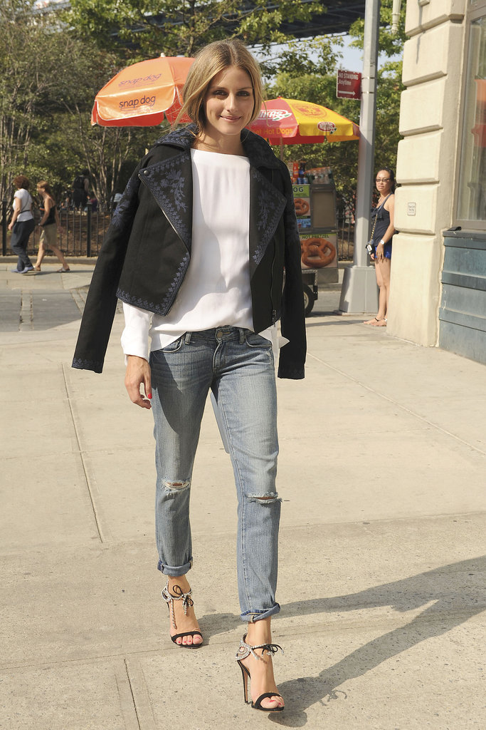 Olivia Palermo walked around NYC in a Marchesa jacket.
Olivia Palermo walked around NYC in a Marchesa jacket.