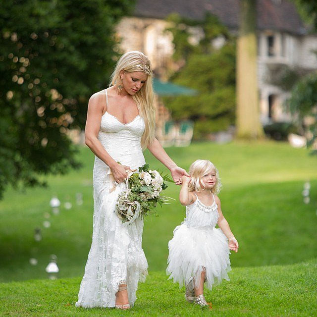 Jessica Simpson Shares a Favorite Snap From Ashlee's Wedding Jessica Simpson Shares a Favorite Snap From Ashlee's Wedding