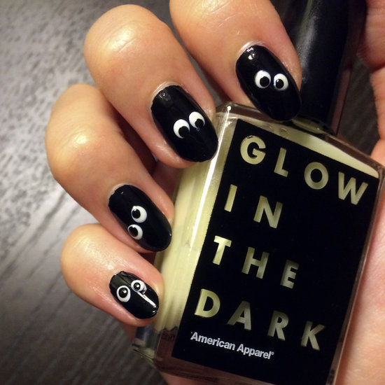 Glow-in-the-Dark Halloween Nail Art Glow-in-the-Dark Halloween Nail Art