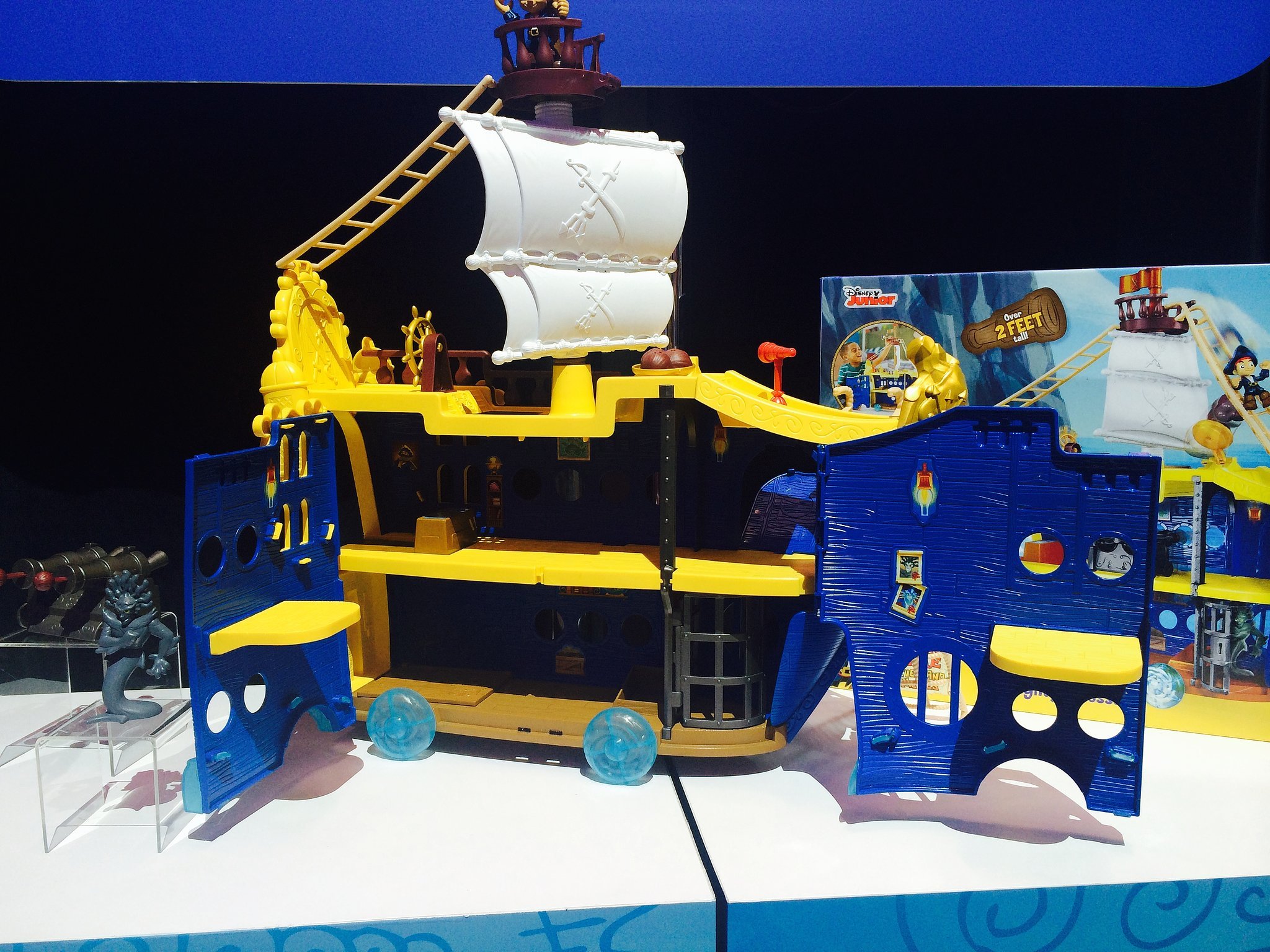 jake and the neverland pirates toy ship