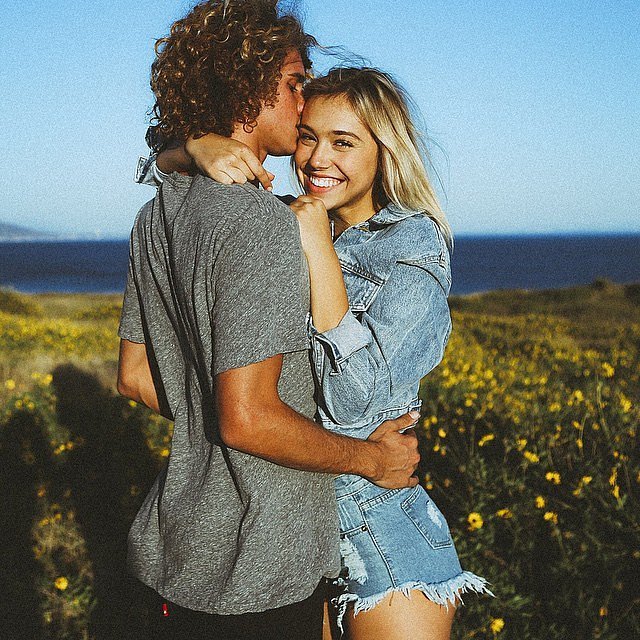 Jay Alvarrez And Alexis Ren Sexy Instagram Pictures Popsugar Celebrity Australia