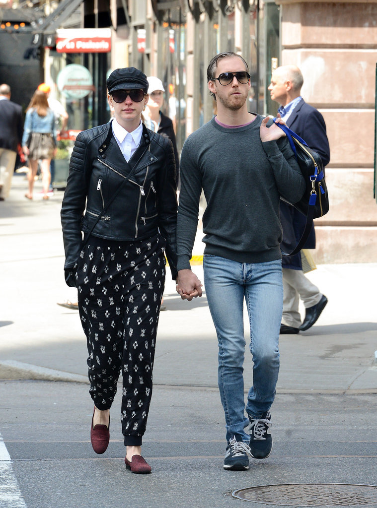 Anne-Hathaway-Adam-Schulman-held-hands-d