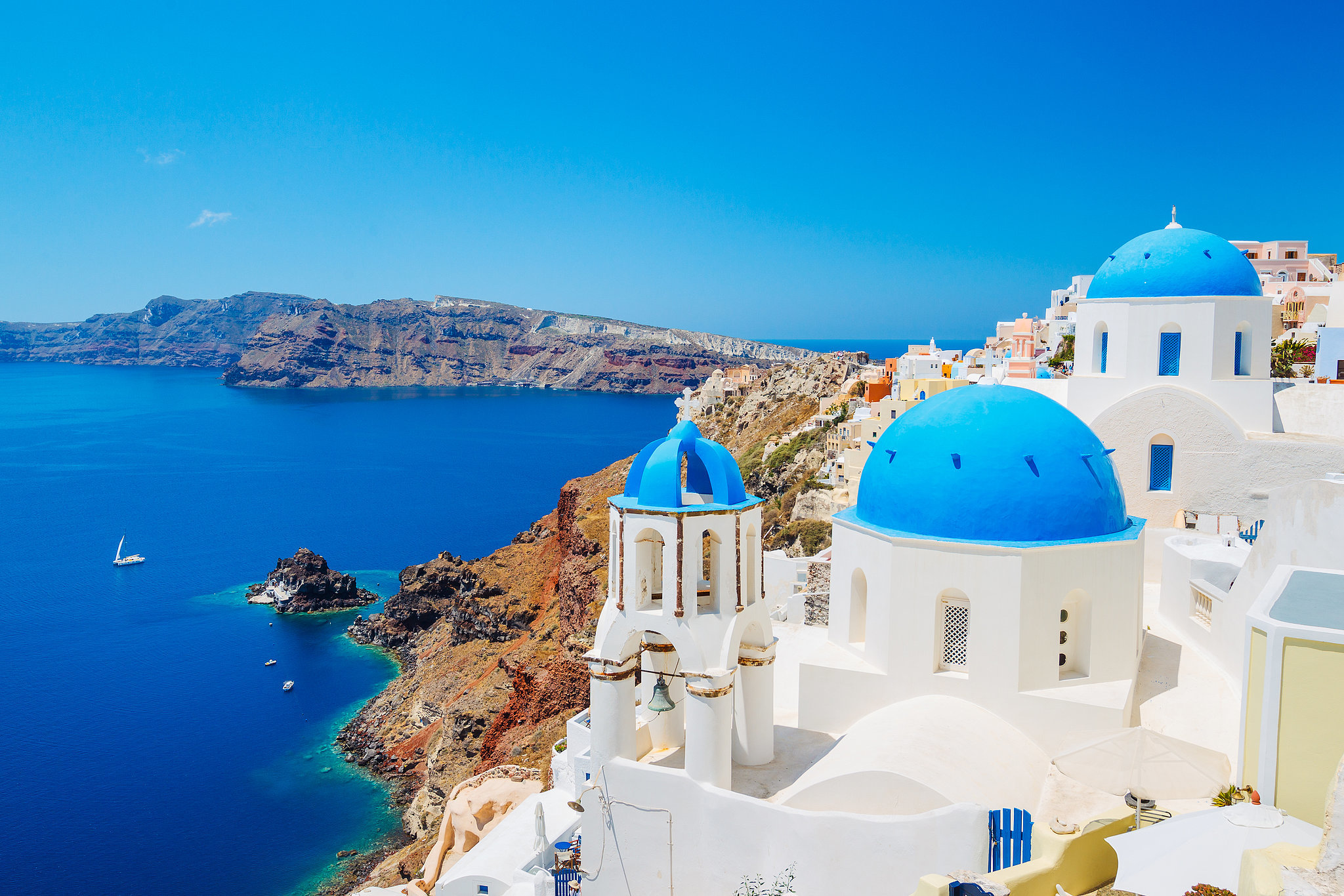 santorini-greece-the-top-10-islands-in-the-world-are-so-beautiful