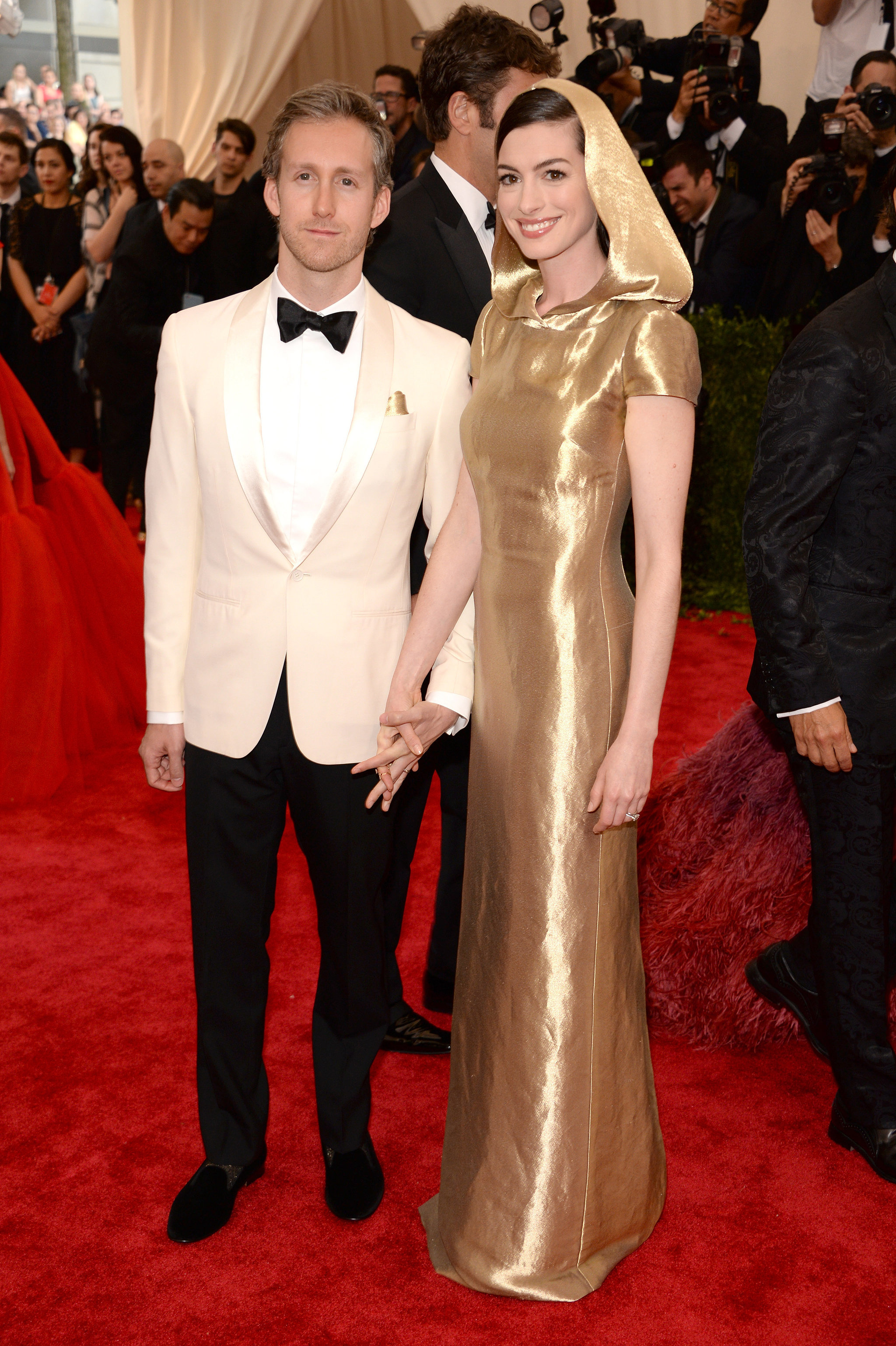 Adam Shulman and Anne Hathaway Sexy Couples Turn Heads at the Met Gala POPSUGAR Celebrity