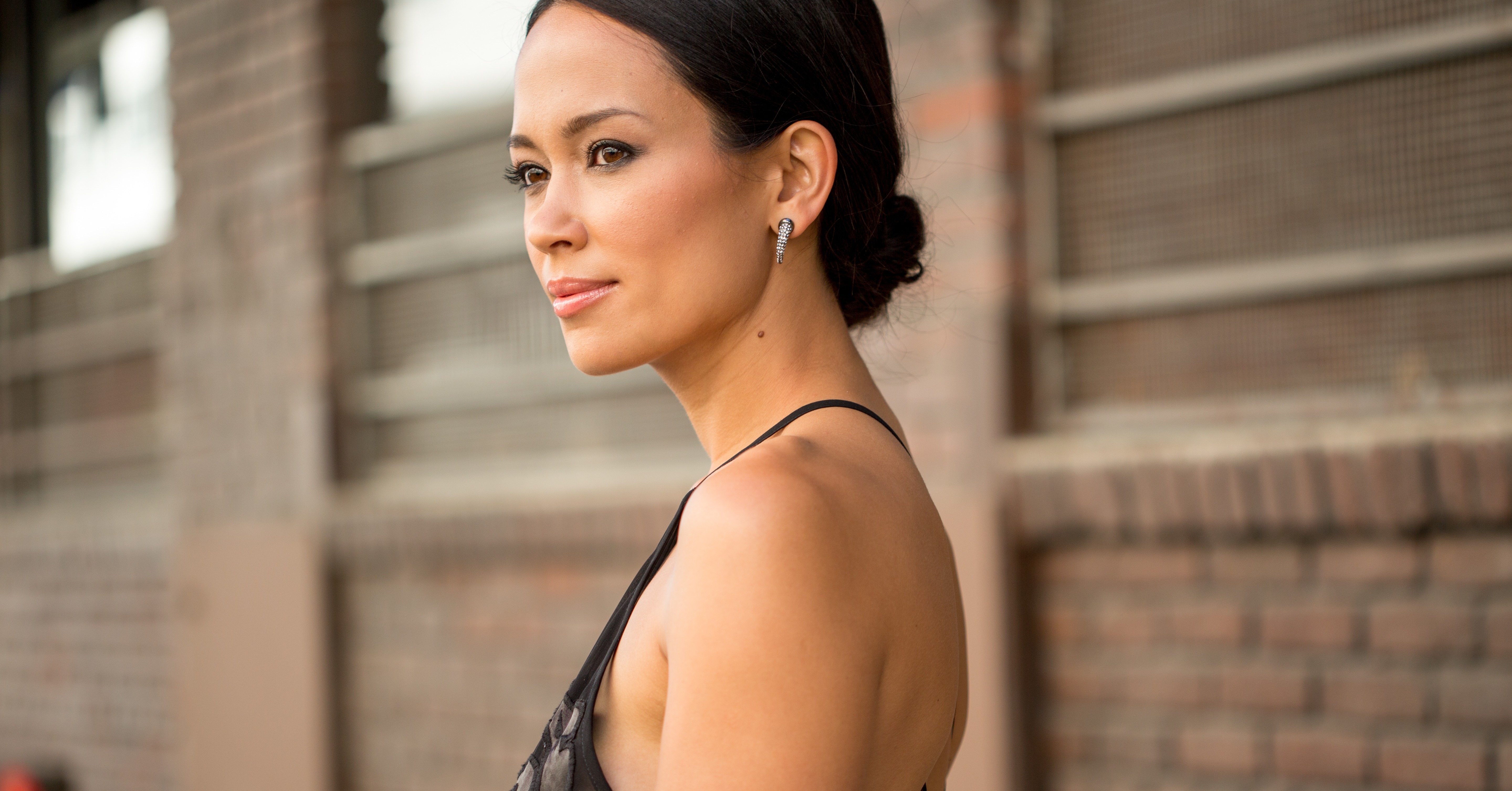 Wearing too much black eyeliner. 15 Beauty Mistakes That Are Making