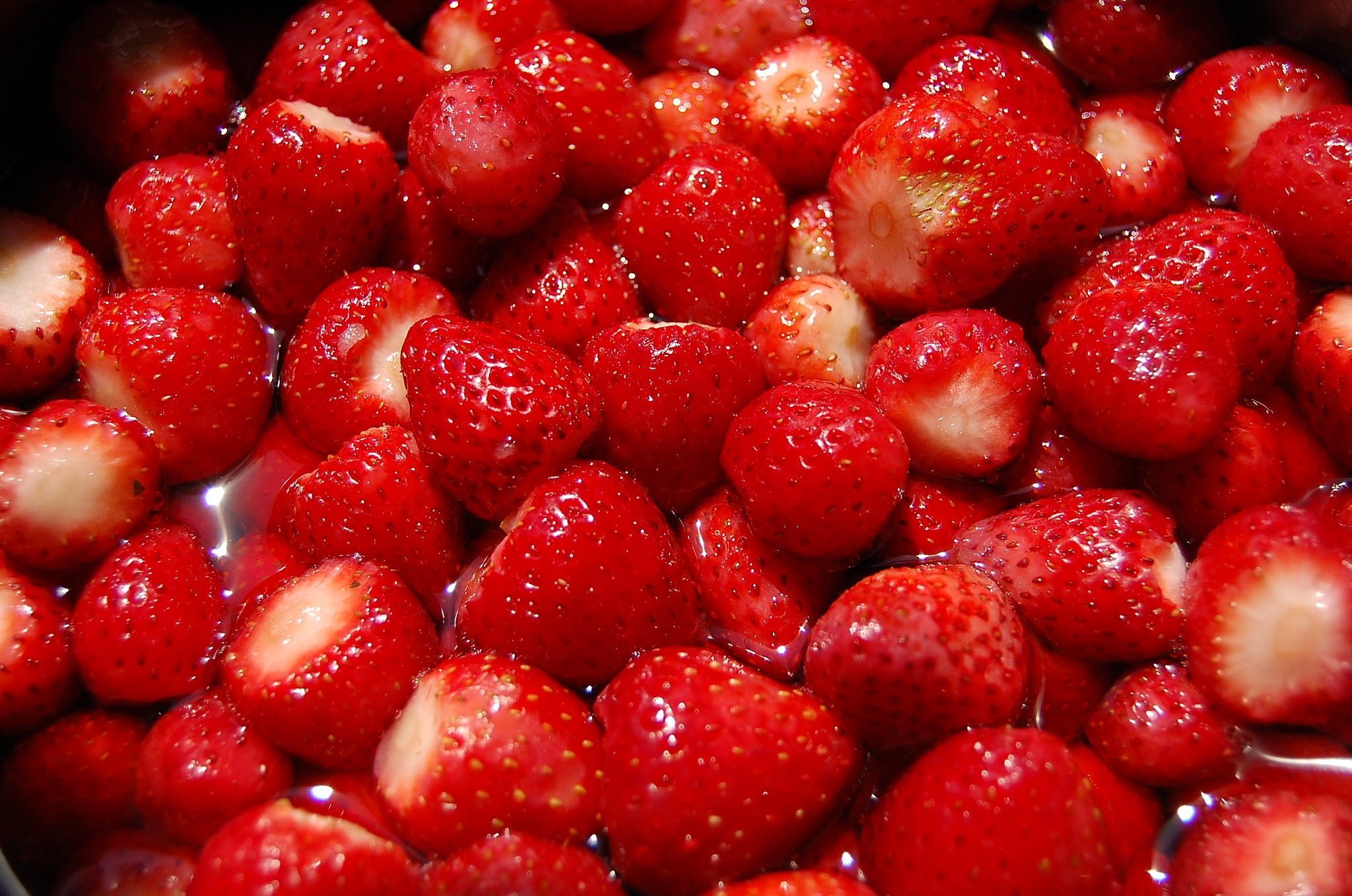 remove-strawberry-stems-efficiently-19-dessert-hacks-that-will-win