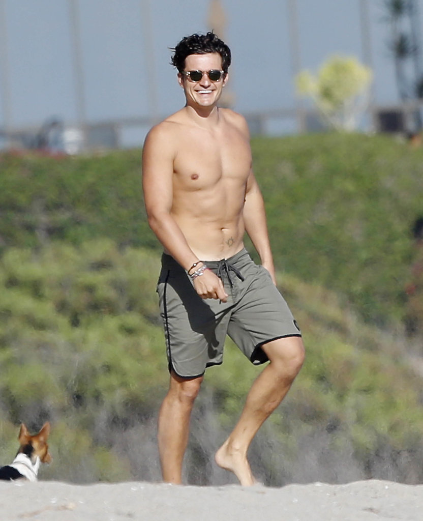 Orlando-Bloom-Shirtless-Beach-October-2015.jpg