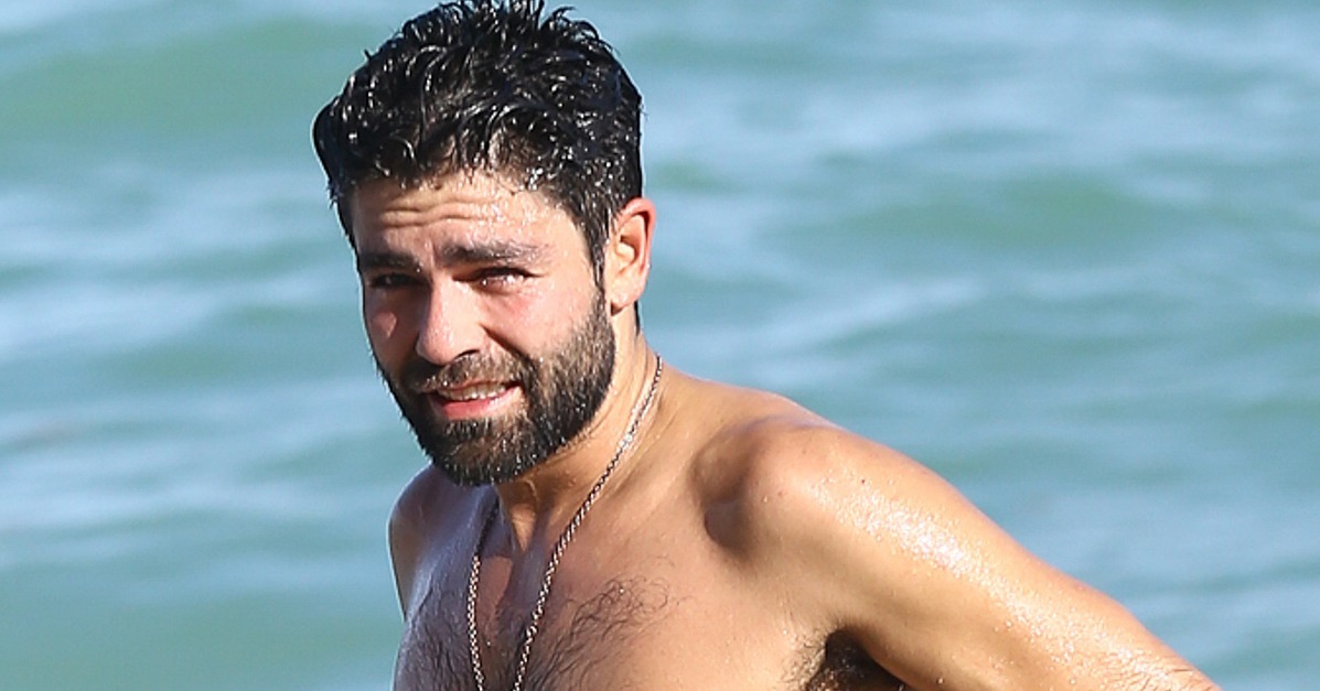 Adrian Grenier Gets Shirtless & Wet in Miami: Photo 
