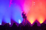 Beyoncé Invites Fans Stage Perform