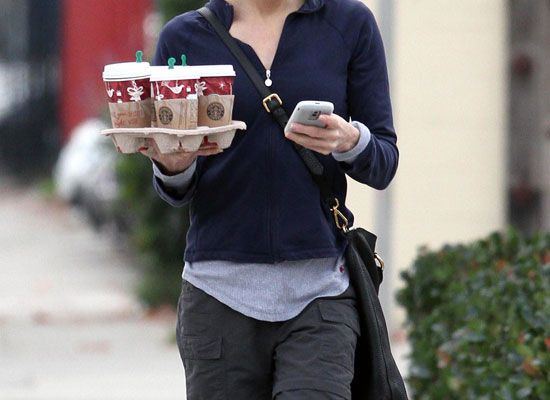 Can You Match the Mystery Celeb With the Cell Phone? 2009-12-27 13:15:42 Can You Match the Mystery Celeb With the Cell Phone? 2009-12-27 13:15:42