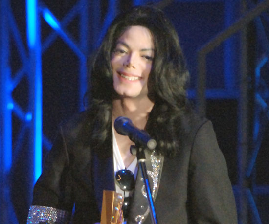Michael won the Legend Award at the Japan MTV VMAs in 2006.
Michael won the Legend Award at the Japan MTV VMAs in 2006.