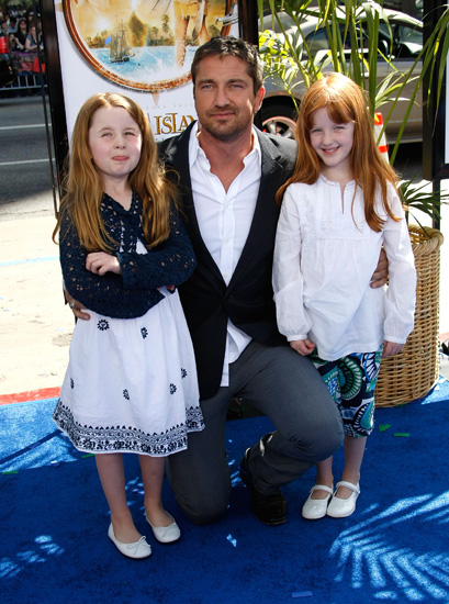 Gerard Butler took his nieces Katy and Rachel as his dates to the premiere. Gerard Butler took his nieces Katy and Rachel as his dates to the premiere.