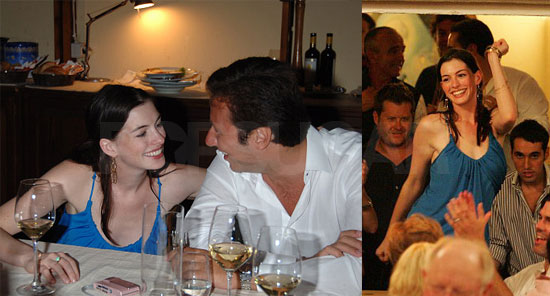 Anne Hathaway Karaokes in Capri! Anne Hathaway Karaokes in Capri!