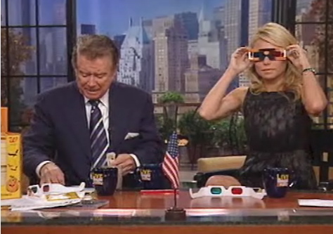 Live With Regis and Kelly Goes 3D for Halloween Live With Regis and Kelly Goes 3D for Halloween