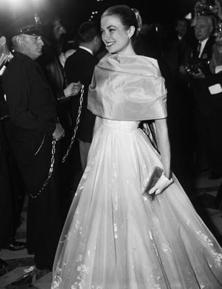 Grace Kelly at the 1956 Academy Awards | 85 Unforgettable Looks From ...