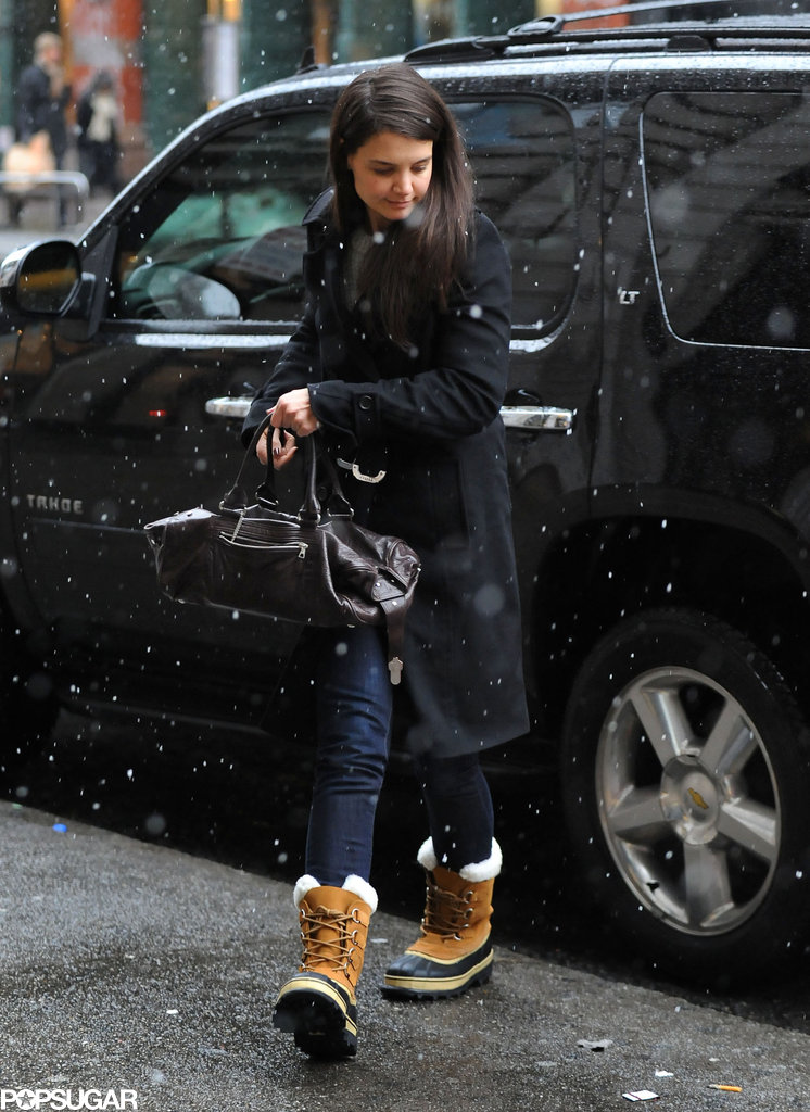 Katie Holmes in Snow Boots Before Blizzard in NYC | Pictures | POPSUGAR ...