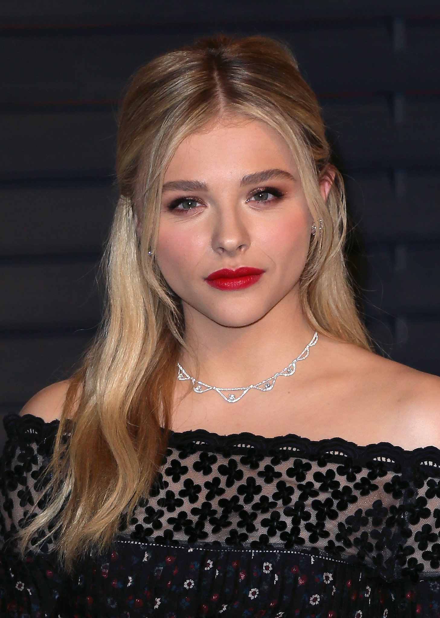 Chloë Grace Moretz | Get Insider Access to Every Beauty Look From the ...