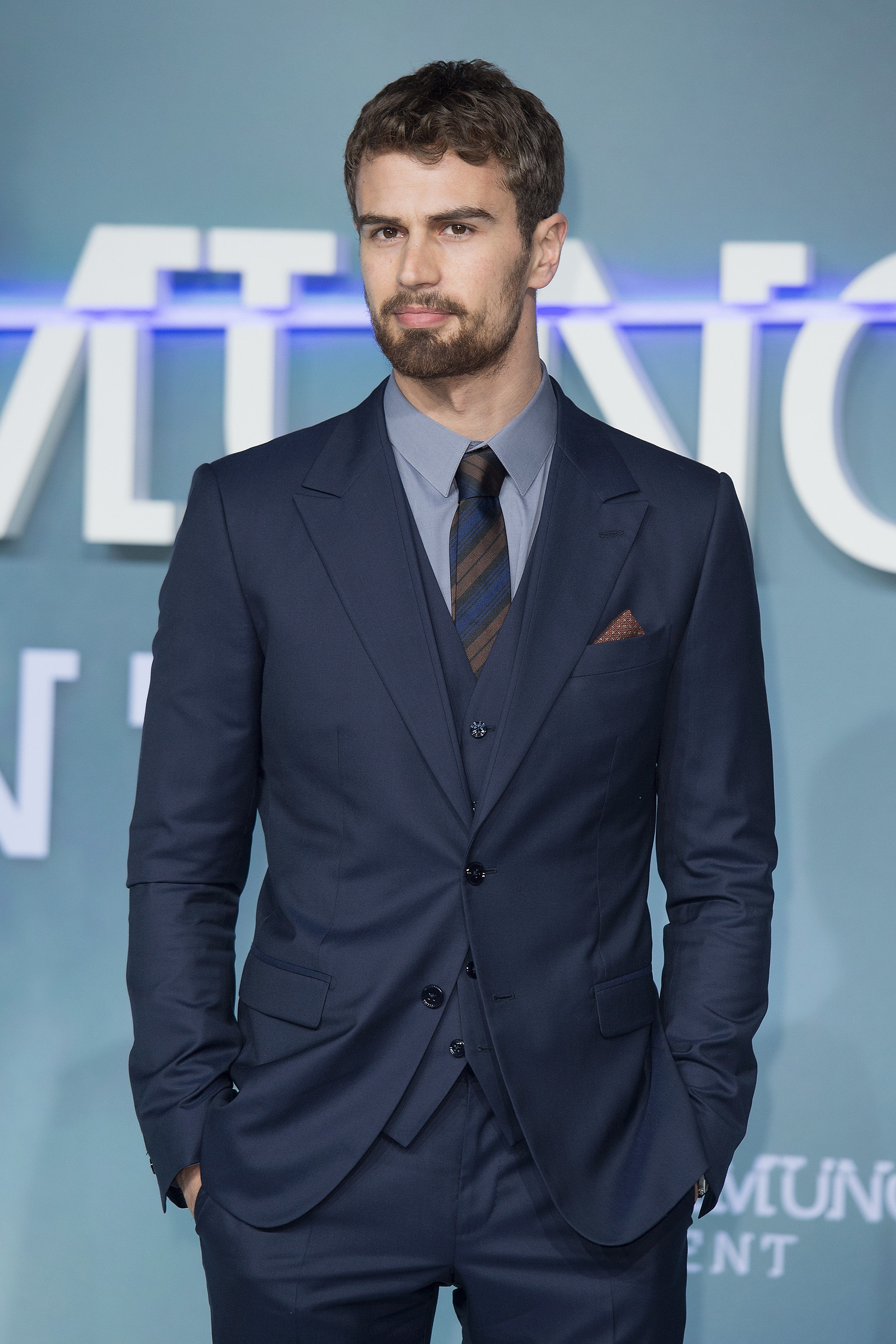 Celebrity Gossip, Entertainment News & Celebrity News | 19 Theo James ...