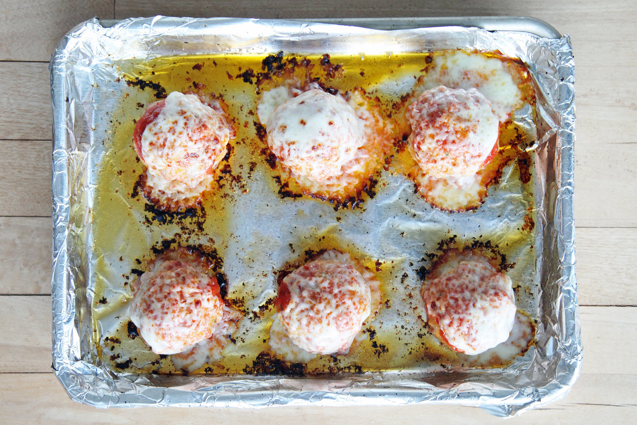 PopsugarLivingFast And EasyChicken Parmesan Meatballs RecipeChicken Parm Meatballs Combine 2 Comforting Italian-American ClassicsNovember 7, 2018 by Nicole Perry1.8K SharesChat with us on Facebook Messenger. Learn what's trending across POPSUGAR.San Francisco is indisputably one of the best restaurant cities in this country, but I'd argue it's lacking in one category: red sauce Italian-American restaurants, like the type that are plentiful in New York, New Jersey, and elsewhere on the East Coast. Sure, there are plenty of stellar spots that specialize in pizza or regional Italian food, as well as Italian-American restaurants in the California cuisine-vein. (For the record, my favorites are Piccino, Cotogna, Locanda, La Ciccia, Pizzeria Delfina, Acquerello, and SPQR.) Tosca Cafe almost fits the bill - everything about it feels very New York - and it's absolutely fantastic in its own right, but sometimes a girl wants a plate of chicken parmesan and some garlic bread, neither of which is the sort of thing To - 웹