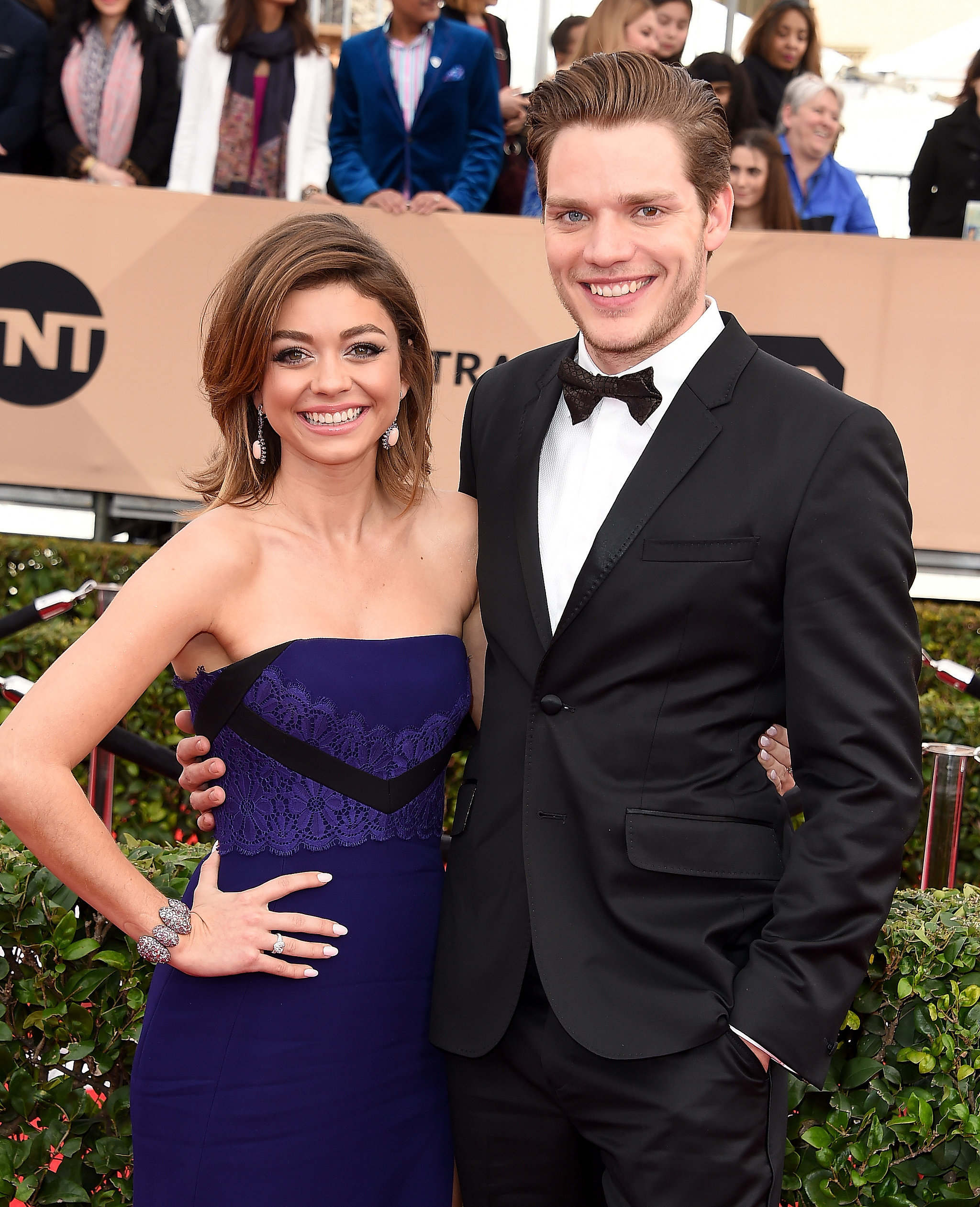 Dominic Sherwood and Sarah Hyland | Love Is in the Air at the SAG ...