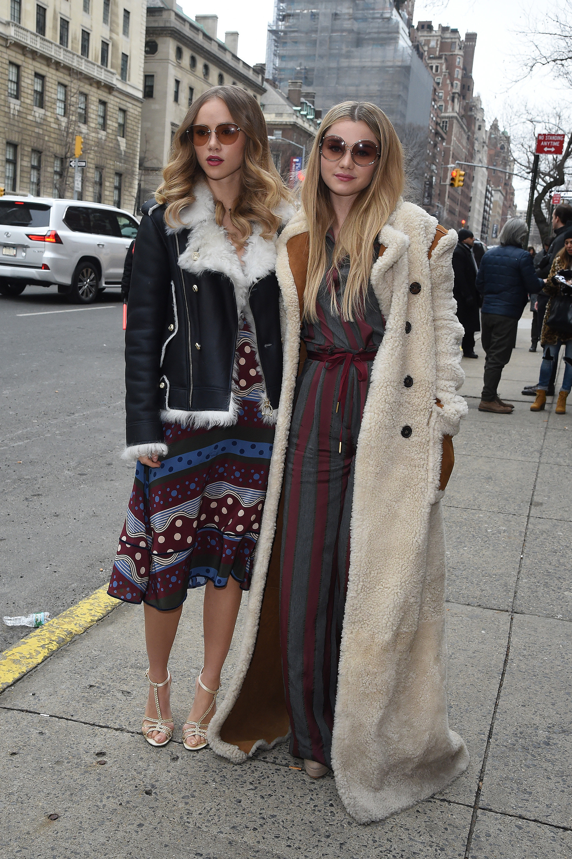 Suki and Immy Waterhouse. | The Models Trekked Through the Snow in Sexy ...