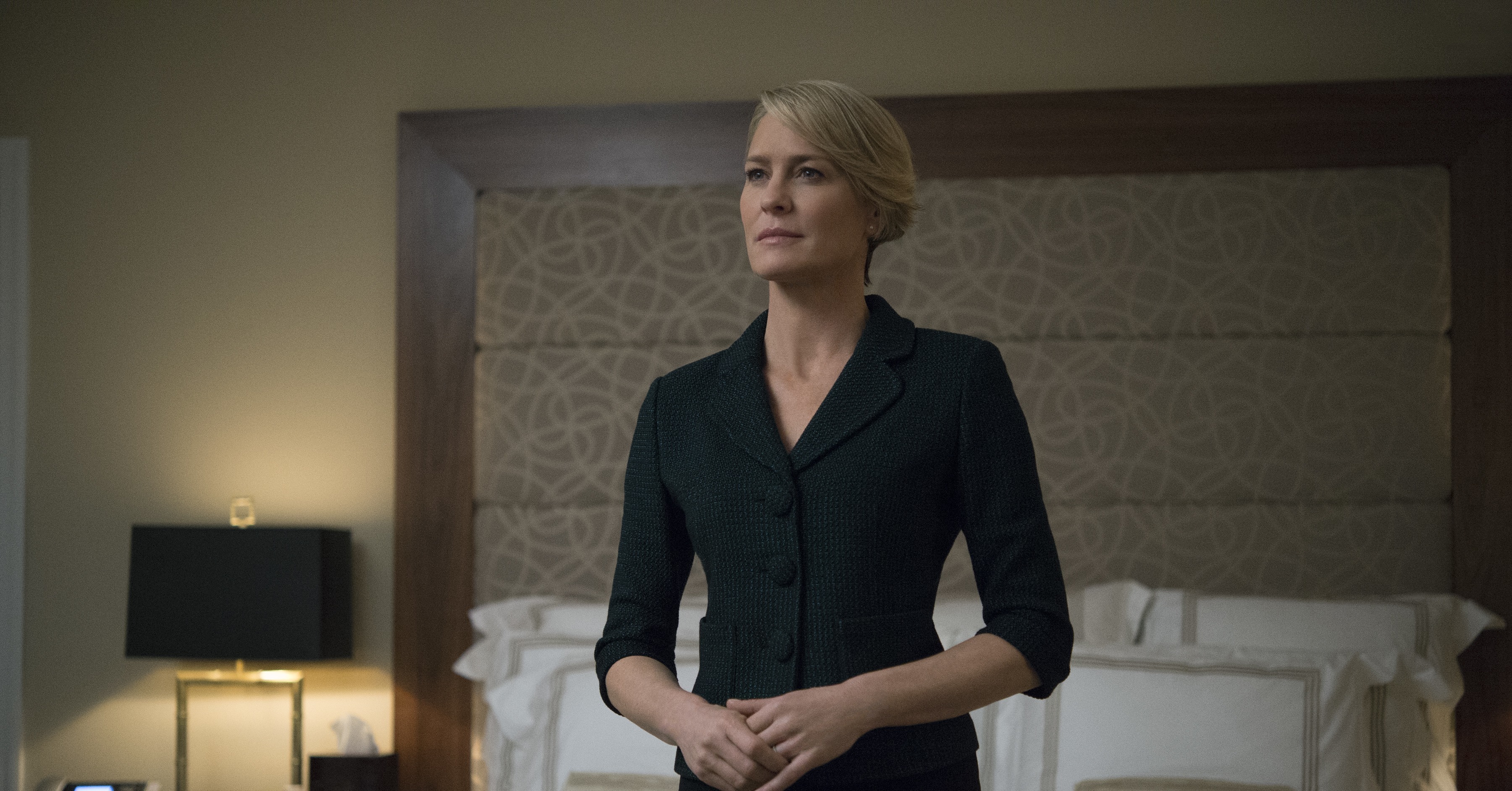 Season 4 | Claire Underwood Gets a Style Switch-Up For House of Cards ...