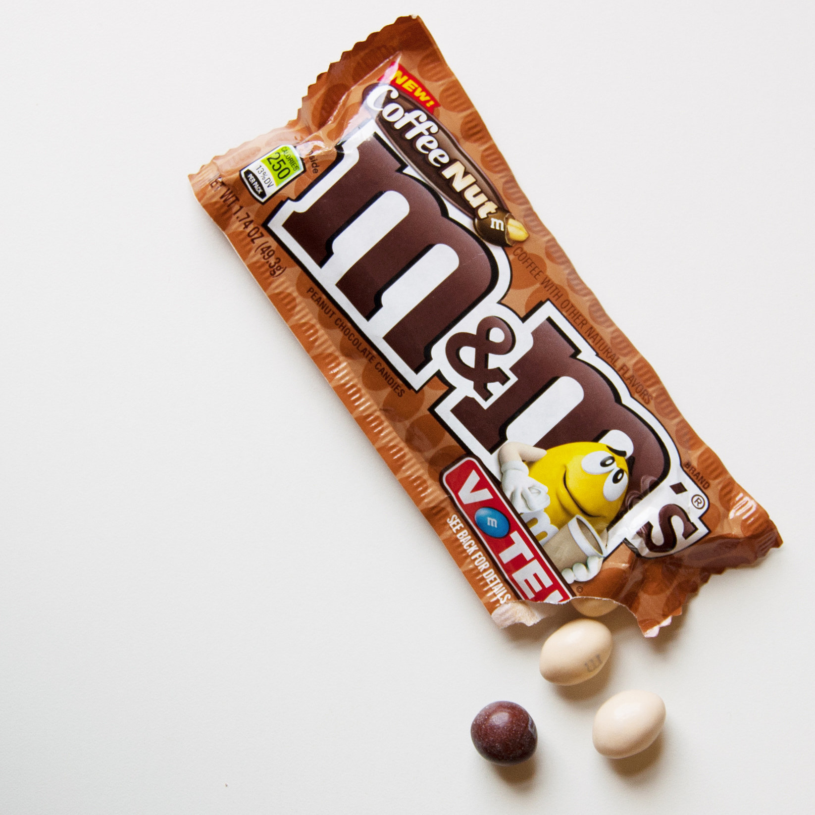 Посоветуйте м м. Драже m&MS Coffee nut 92гр. Эмемдемс конфеты. M&M'S С арахисом. Ммдемс конфеты.