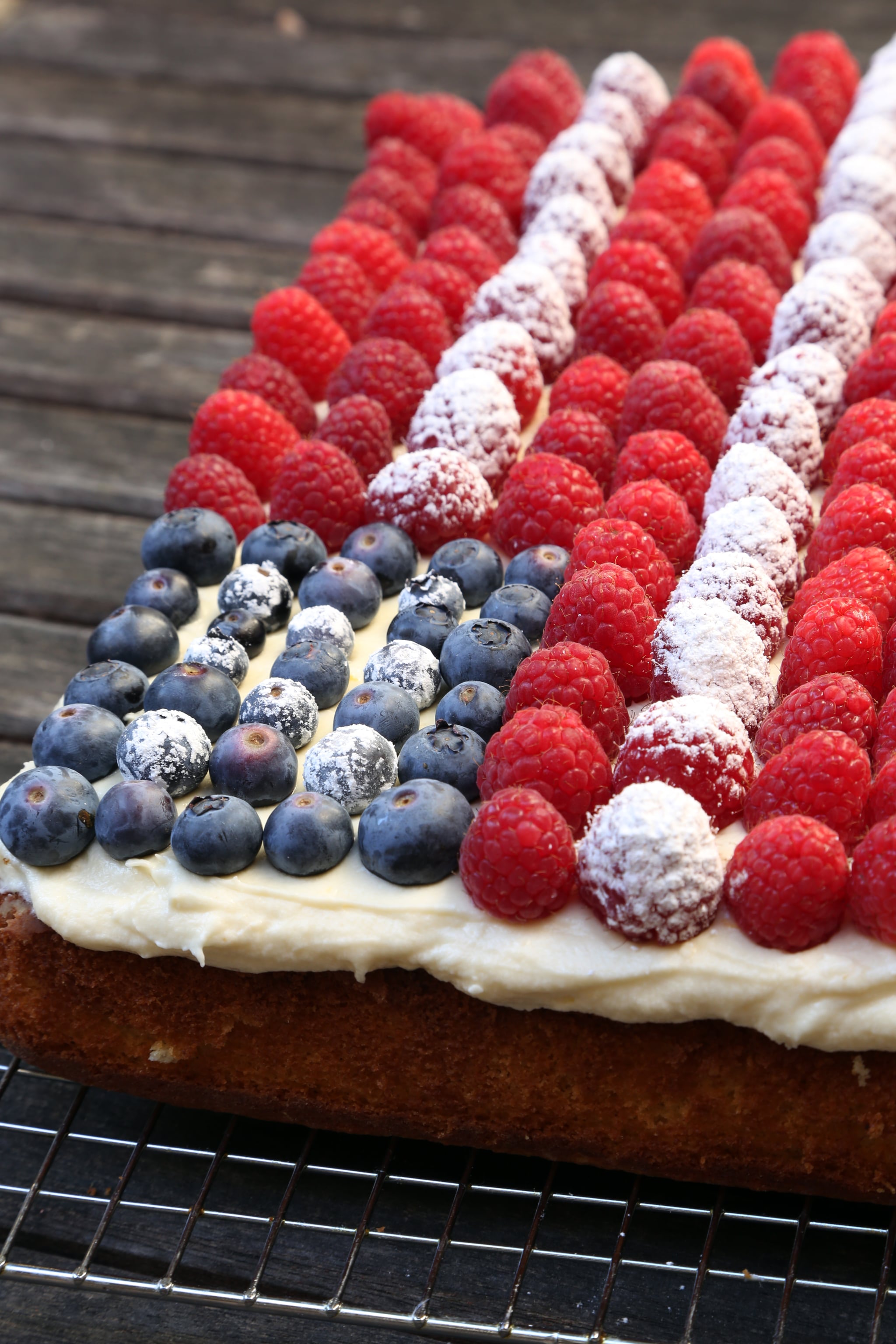 B3080e16 American Flag Cake 2 